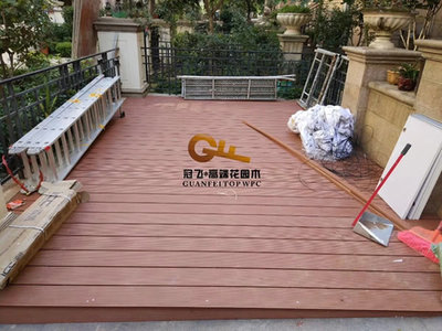 塑木地板與57圍欄 打造現代耐用的戶外空間組合